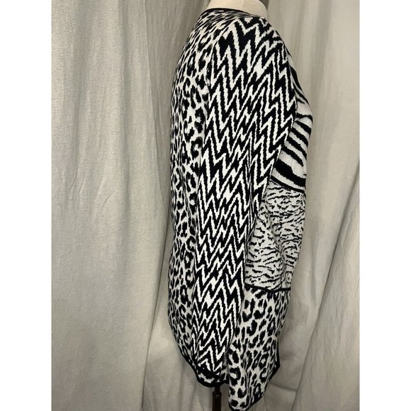 NOTATIONS Women's Cardigan Size M Black & White Animal Long Sleeve 100% Cotton - Picture 7 of 15